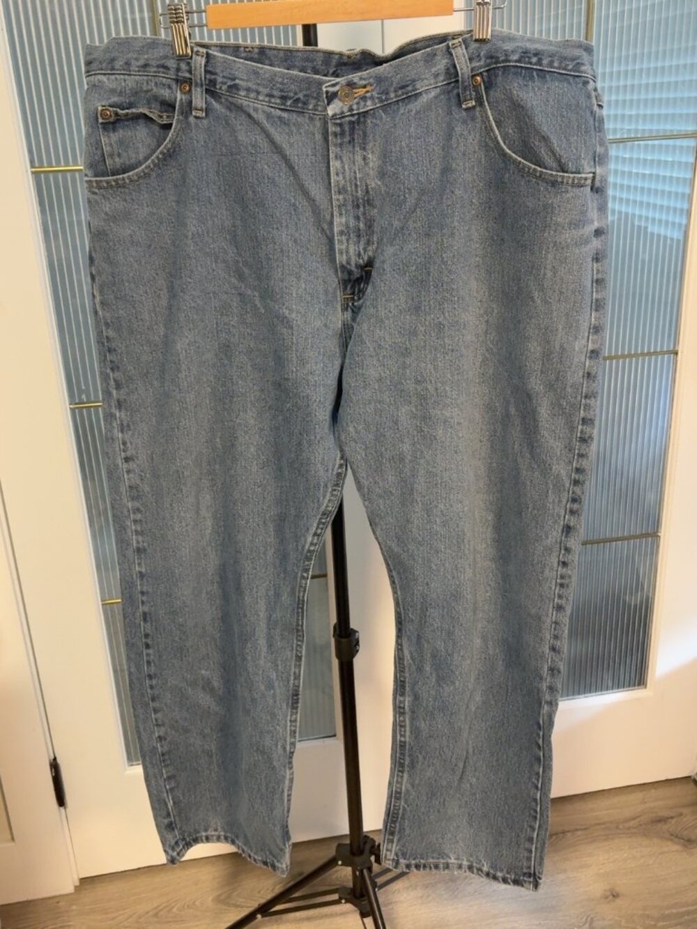 Wrangler Men’s Relaxed Fit Jeans 42x30 Light Wash 100% Cotton Classic Denim